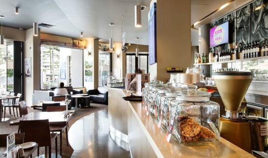 Burleigh Heads Hotel Pub